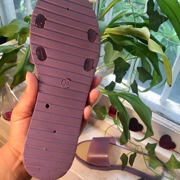 Lilac Slides  - Picture 4 of 4